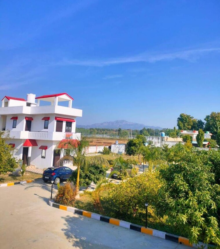Nearby, sport city 1  100 Sq.Yd. Plot In Sport City 1 Greater Noida 8987225