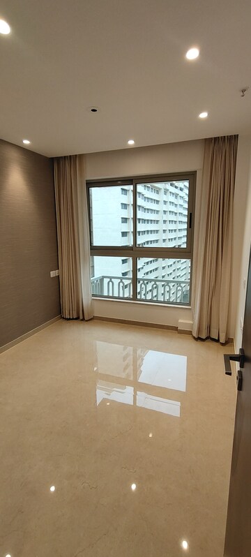 Master Bedroom in 2 BHK Apartment at Hiranandani Highland, Powai – for Rent