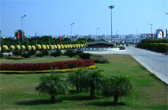 Plot For Sale in DLF Garden City Plots I
