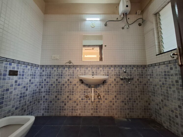 Bathroom, nyati-grandeur 3 Bedroom 1670 Sq.Ft. Apartment In Undri Pune 8987322