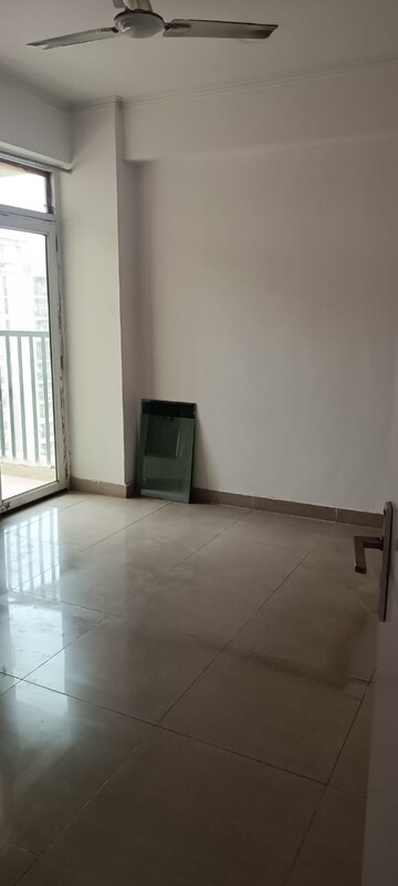 Room in 2 BHK Apartment at Gaur City 2 - 10th Avenue, Sector 16c Greater Noida – for Sale