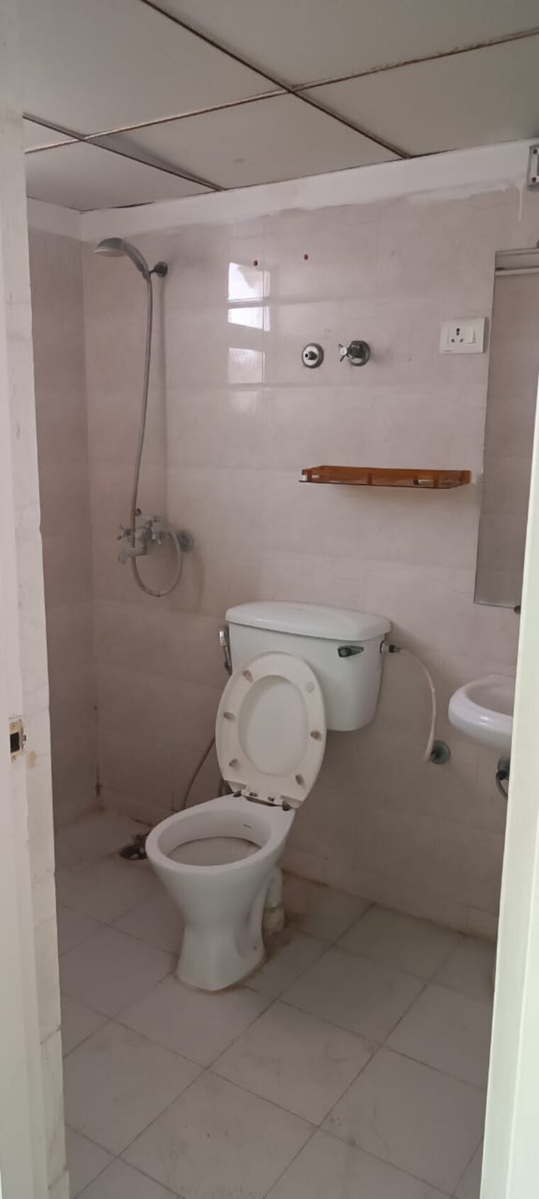 Bathroom, gaur-city-2-10th-avenue 2 Bedroom 845 Sq.Ft. Apartment In Sector 16c Greater Noida Greater Noida 8987375