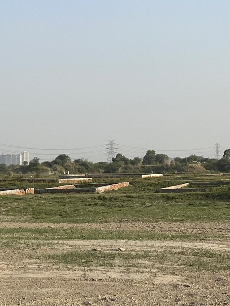 Nearby, jewar  130 Sq.Yd. Plot In Jewar Greater Noida 8987385