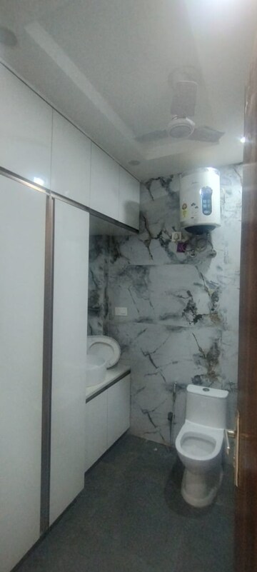 Bathroom in 2 BHK Builder Floor at RWA Apartments Sector 19, Sector 19 – for Rent