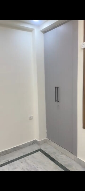 Room in 1 BHK Builder Floor at Vaishali Sector 6 – for Sale