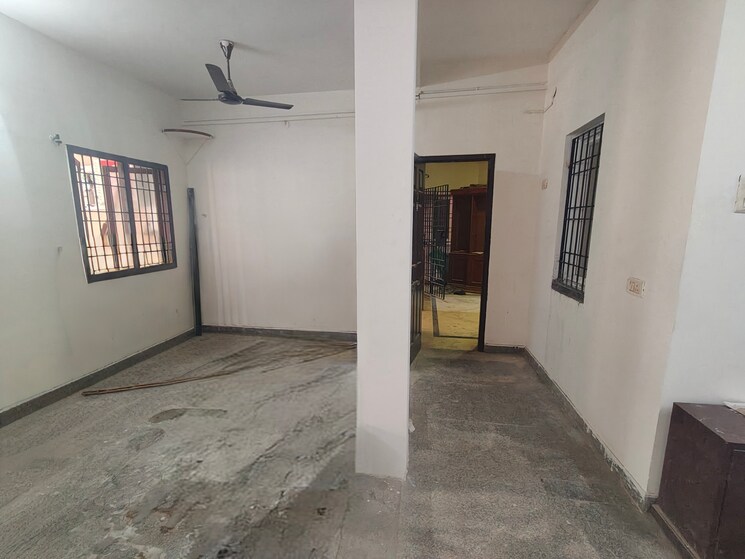 Room, gopalapuram Commercial Office Space 1500 Sq.Ft. In Gopalapuram Chennai 8987435