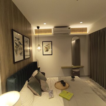 Bedroom in 2.5 BHK Apartment at Goregaon East – for Rent
