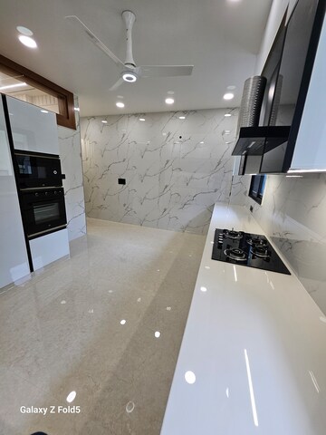 Kitchen in 4 BHK Builder Floor at Sector 46 – for Sale