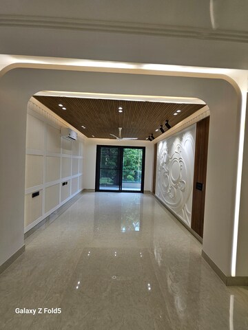 Building Lobby in 4 BHK Builder Floor at Sector 46 – for Sale
