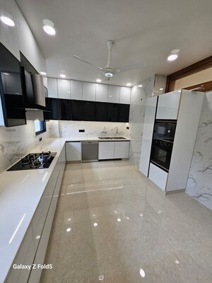 Kitchen in 4 BHK Builder Floor at Sector 46 – for Sale