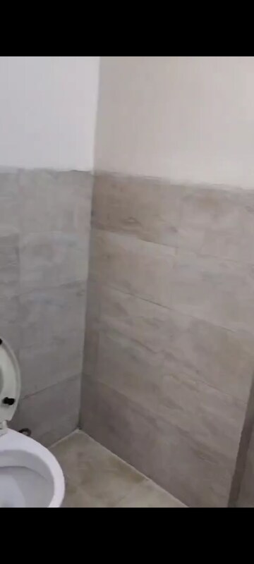 Room in 2 BHK Apartment at Wave City, Wave City – for Rent
