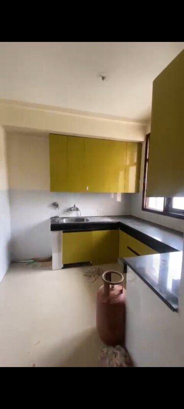 Kitchen in 2.5 BHK Builder Floor at Wave Prime Floors, Wave City – for Rent