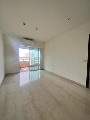 Room in 3 BHK Apartment at Lokhandwala Minerva Mahalaxmi, Mahalaxmi – for Rent