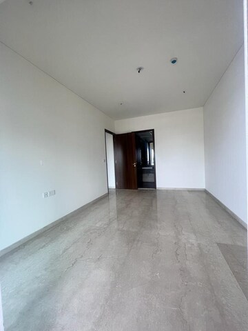 Room in 3 BHK Apartment at Lokhandwala Minerva Mahalaxmi, Mahalaxmi – for Rent