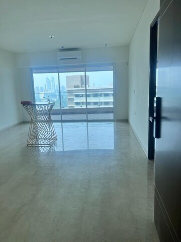 Room in 3 BHK Apartment at Lokhandwala Minerva Mahalaxmi, Mahalaxmi – for Rent