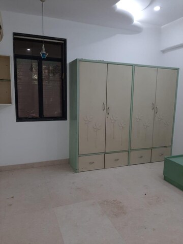 Room in 2 BHK Apartment at Munna Villa, Mahim – for Rent