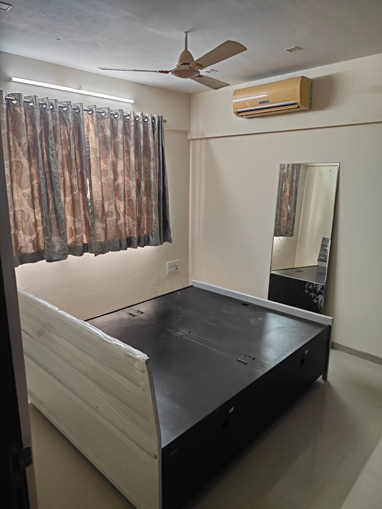 Master Bedroom, adajan 3 Bedroom 1750 Sq.Ft. Apartment In Adajan Surat 8987524