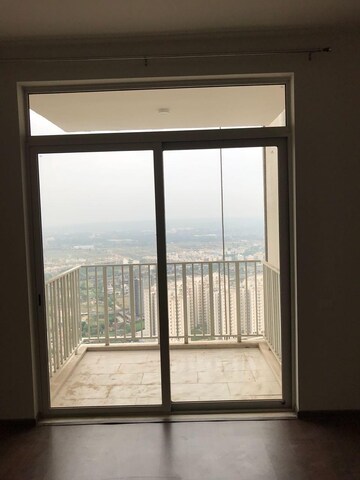 Room in 3.5 BHK Apartment at Ireo Victory Valley, Sector 67 – for Rent