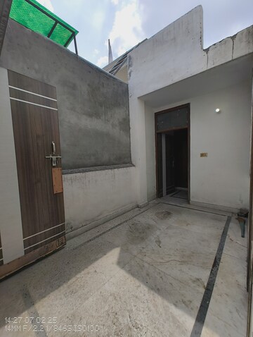 Room in 2 BHK Builder Floor at Govindpuri – for Rent