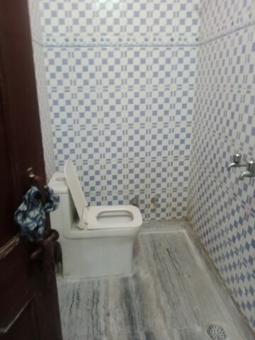 Bathroom in 2 BHK Builder Floor at Sector 25 – for Rent