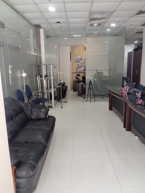Parking in 3 BHK Apartment at Unitech Heritage City, Sector 25 – for Sale