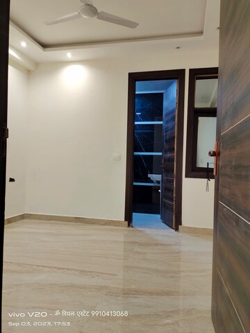 Room in 2 BHK Builder Floor at Palm Residency Chhatarpur, Chattarpur – for Rent