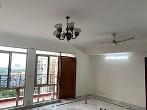 Room in 4 BHK Builder Floor at DLF Building 10, Dlf Phase ii – for Sale