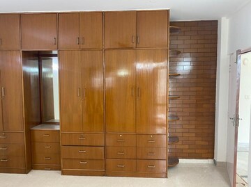 Living Room in 4 BHK Builder Floor at DLF Building 10, Dlf Phase ii – for Sale