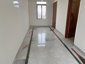 Building Lobby in 4 BHK Builder Floor at DLF Building 10, Dlf Phase ii – for Sale