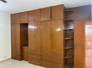 Bathroom in 4 BHK Builder Floor at DLF Building 10, Dlf Phase ii – for Sale