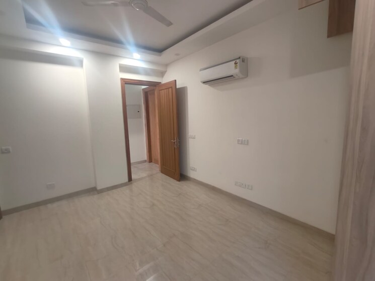 Room, super-mart-1 4 Bedroom 502 Sq.Yd. Builder Floor In Sector 27 Gurgaon 8987905