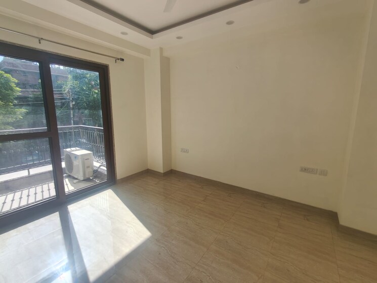 Room, super-mart-1 4 Bedroom 502 Sq.Yd. Builder Floor In Sector 27 Gurgaon 8987905