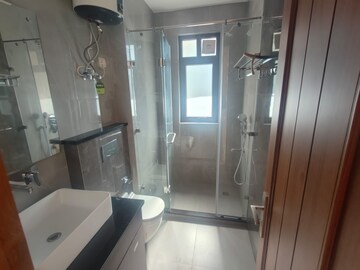Bathroom in 4 BHK Builder Floor at Super Mart 1, Sector 27 – for Rent