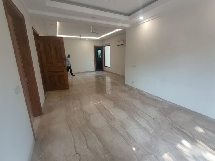 Room, super-mart-1 4 Bedroom 502 Sq.Yd. Builder Floor In Sector 27 Gurgaon 8987905