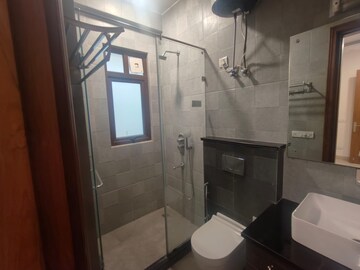 Bathroom in 4 BHK Builder Floor at Super Mart 1, Sector 27 – for Rent
