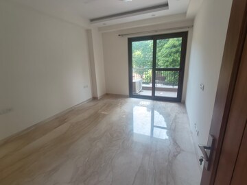 Room in 4 BHK Builder Floor at Super Mart 1, Sector 27 – for Rent