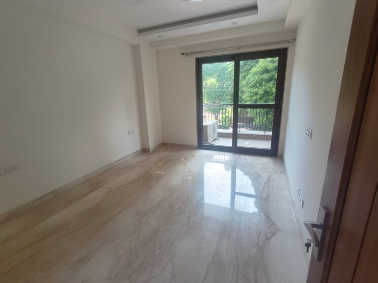 Room, super-mart-1 4 Bedroom 502 Sq.Yd. Builder Floor In Sector 27 Gurgaon 8987905