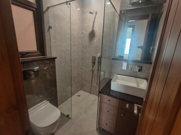 Bathroom in 4 BHK Builder Floor at Super Mart 1, Sector 27 – for Rent