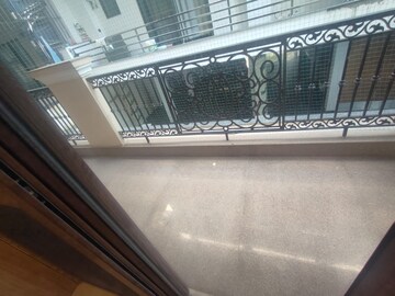 Balcony in 4 BHK Builder Floor at Super Mart 1, Sector 27 – for Rent