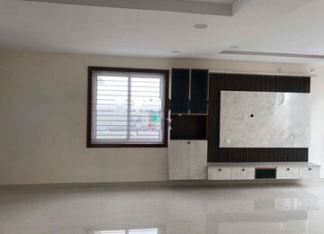 Room in 4 BHK Apartment at Prime Alpenia, Mokila – for Rent