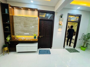 Room in 2 BHK Apartment at Gomti Nagar – for Rent