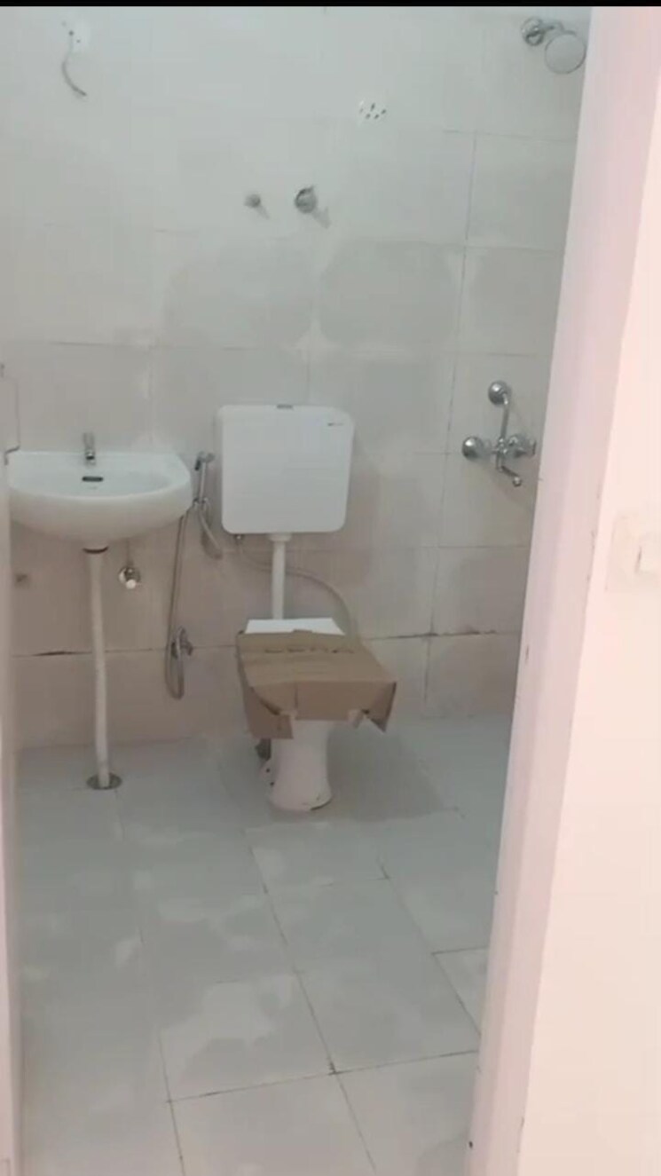 Bathroom, sarvome-shree-homes 3 Bedroom 645 Sq.Ft. Apartment In Sector 45 Faridabad 8987840