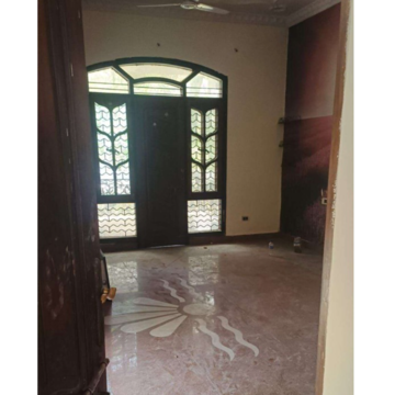 Room in 5 BHK Independent House at Gomti Nagar – for Rent