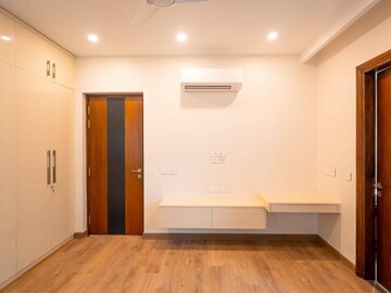 Room in 3.5 BHK Apartment at Emaar The Palm Drive-The Premier Terraces, Sector 66 – for Sale