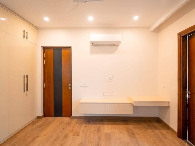 Room, emaar-the-palm-drive-the-premier-terraces 3.5 Bedroom 2100 Sq.Ft. Apartment In Sector 66 Gurgaon 8988008