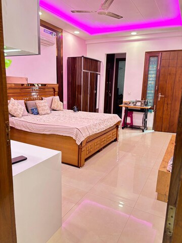 Room in 3 BHK Builder Floor at BP Homes, Sector 85 – for Rent