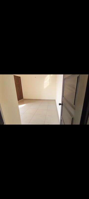 Room in 2 BHK Apartment at Landcraft Golf Links, Pandav Nagar – for Sale