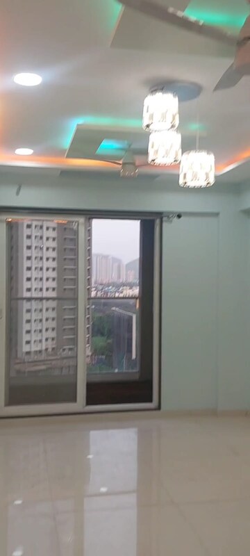 Room in 2 BHK Apartment at Ashar Axis, Majiwada – for Rent