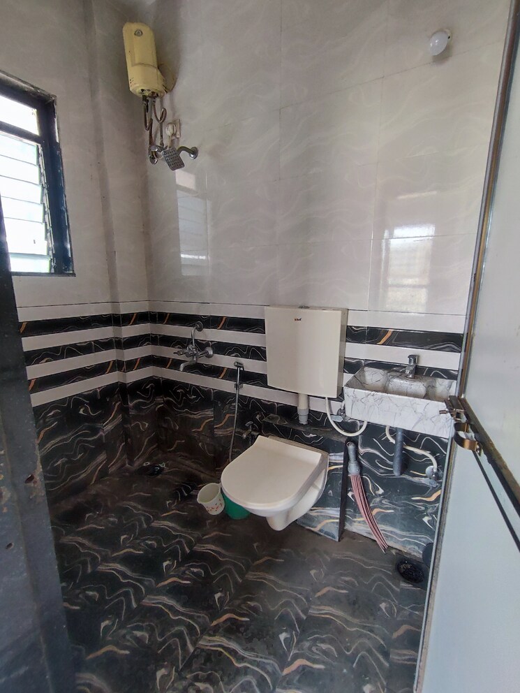 Bathroom, squarefeet-grand-square 1 Bedroom 410 Sq.Ft. Apartment In Anand Nagar Thane 8988080