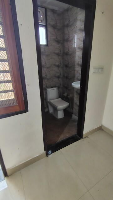 Room in 2 BHK Builder Floor at Dwarka Mor – for Rent
